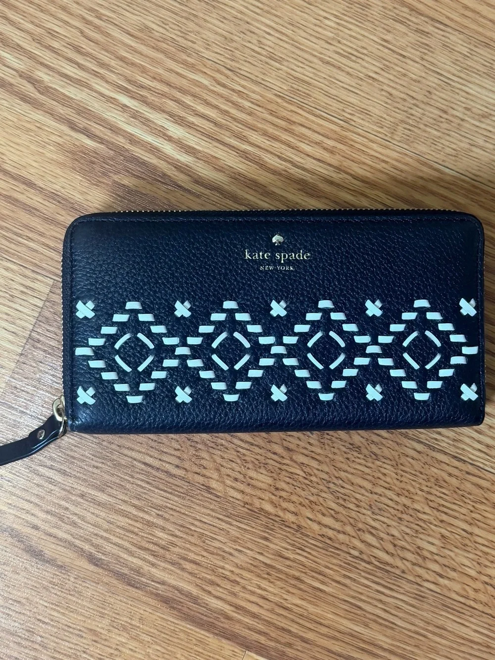 Kate Spade Neda Flynn Street Pebbled Leather Wallet w/ Stitching Detailing NWT